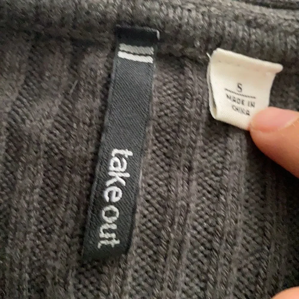 Takeout gray button